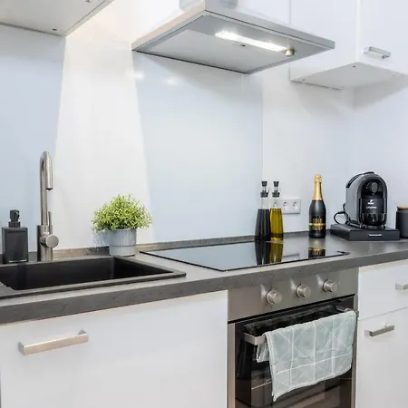 Deluxe Flat, Zentral, Ps4, Netflix, *