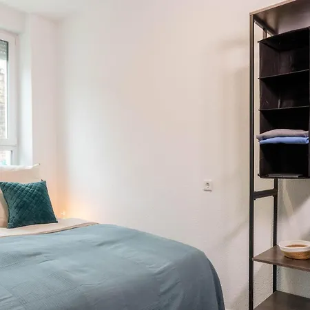 Deluxe Flat, Zentral, Ps4, Netflix, אופנבאך