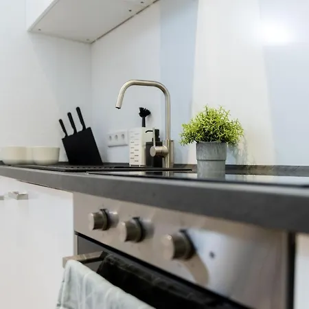 Deluxe Flat, Zentral, Ps4, Netflix, Оффенбах